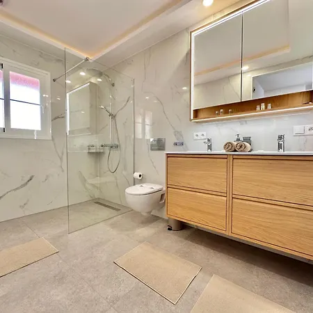 Sunset 6 & Heated Pool Apartment Los Cristianos (Tenerife)